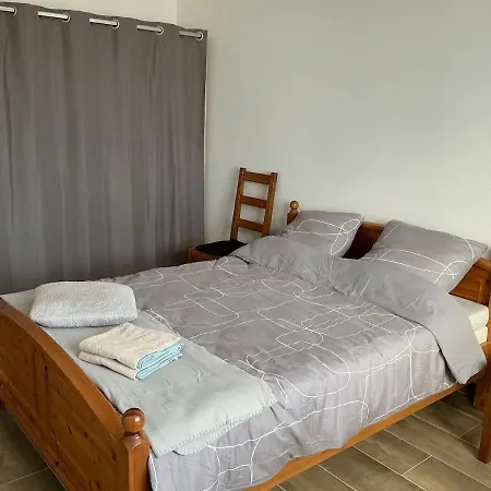 아파트 Large Quiet House
