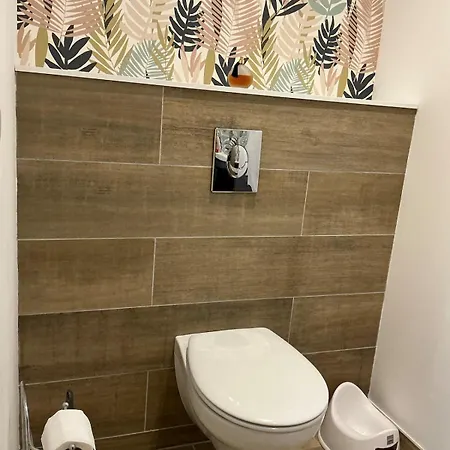 Large Quiet House Apartment
